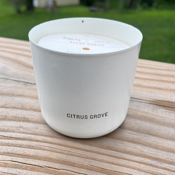 Hearth & Hand Citrus Grove candle - Picture 2 of 4